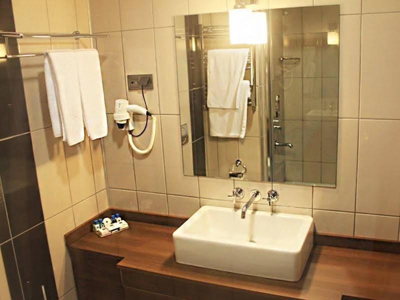 Highway Otel Elmalık Exterior foto